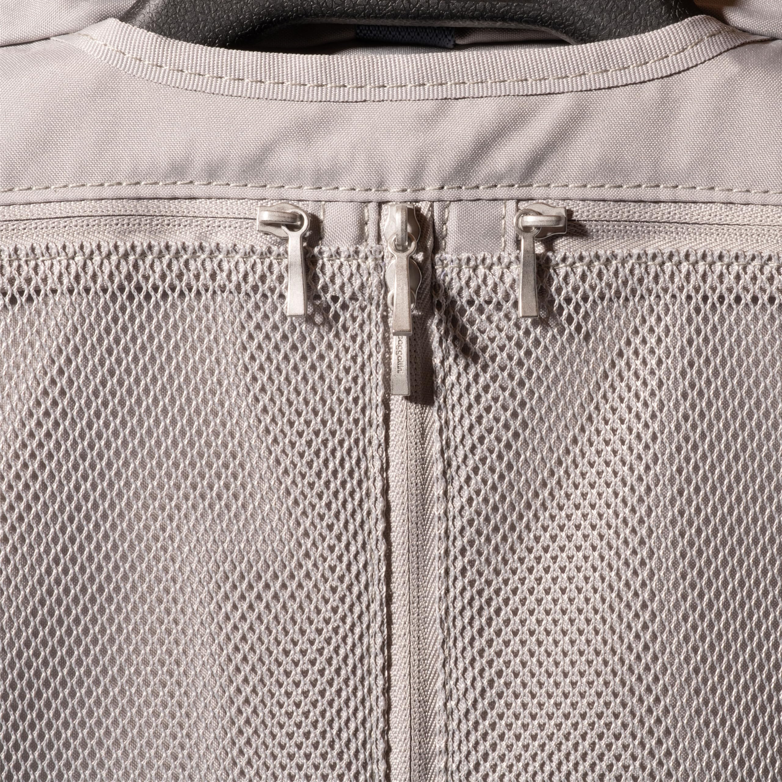 Baggallini Women's Garment Bag - Image 3
